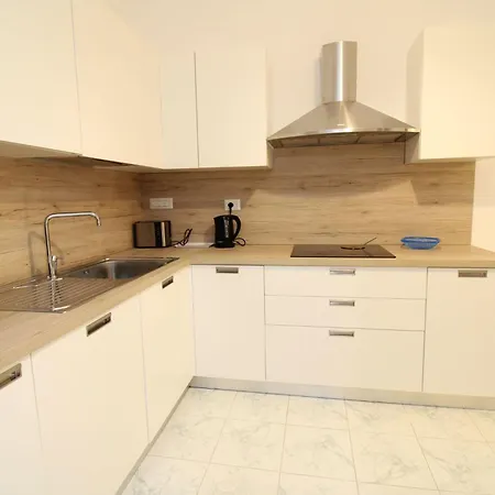 Zentral By Interhome *